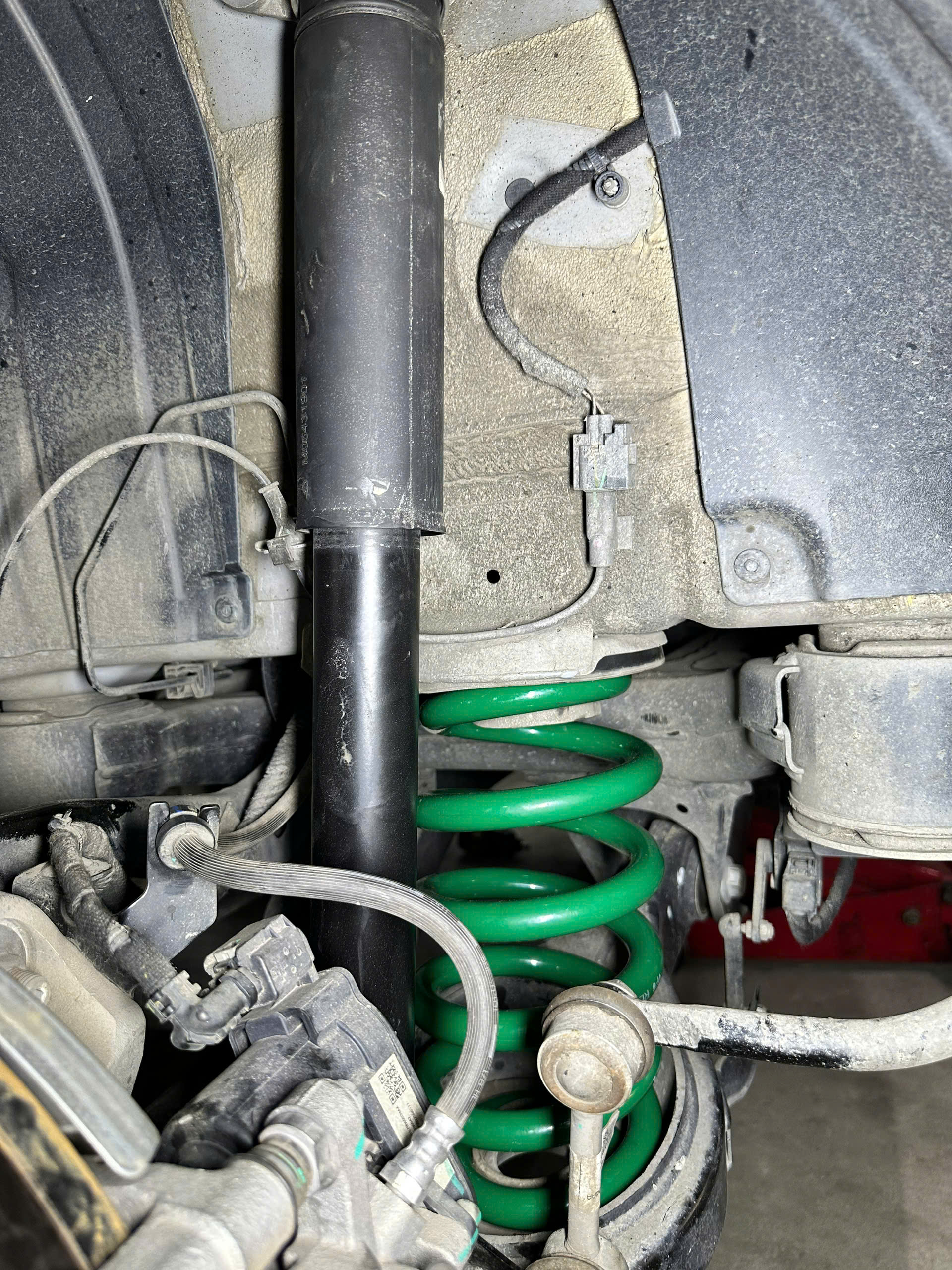 LÒ XO VINFAST VF6 – X.E.X PLUS