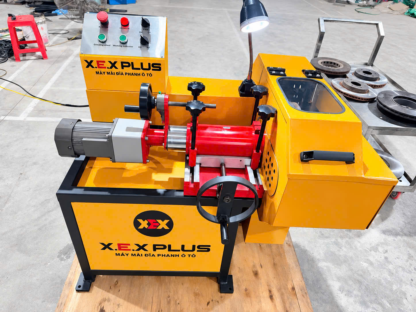 MÁY MÀI ĐĨA PHANH Ô TÔ X.E.X PLUS – CÔNG NGHỆ MÀI KHÔ 2 MẶT, CHÍNH XÁC VÀ HIỆU QUẢ CHO GARA